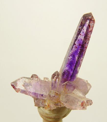 Quartz (var. amethyst)<br />Zona Brandberg, Región Erongo, Namibia<br />34 x 30 x 25 mm<br /> (Author: Pierre Joubert)