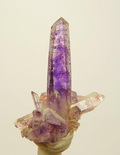 Quartz (var. amethyst)<br />Zona Brandberg, Región Erongo, Namibia<br />34 x 30 x 25 mm<br /> (Author: Pierre Joubert)