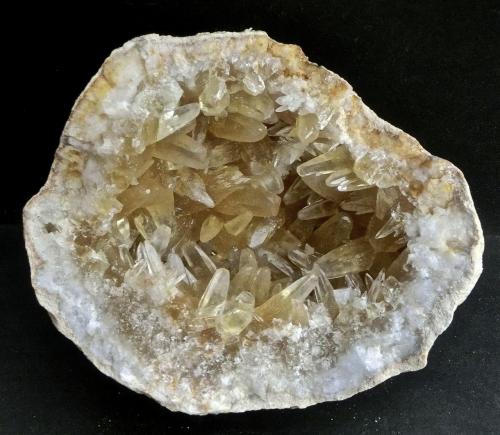 Calcita.<br />El Aaiún (Laáyoune), Al-Saqiyah al-Hamra'a (Saguia el Hamra), Western Sahara, Morocco<br />15 x 10 x 8 cm<br /> (Autor: María Jesús M.)