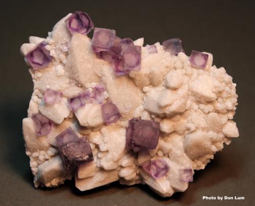 Fluorite, Quartz<br />Huanggang Mines, Hexigten Banner (Kèshíkèténg Qí), Chifeng (Ulanhad), Inner Mongolia Autonomous Region, China<br />9.4 x 8 x 3.3 cm<br /> (Author: Don Lum)