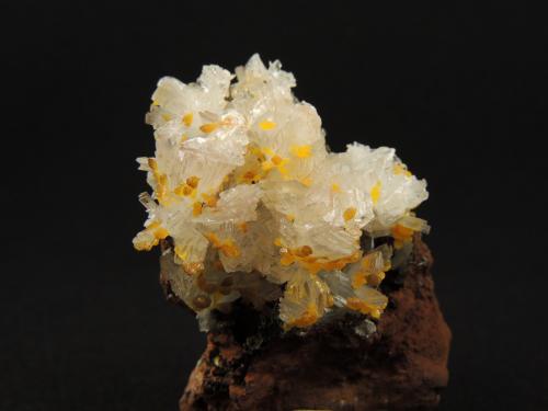 Hemimorfita, Wulfenita<br />San Antonio Mine (San Antonio el Grande Mine), East Camp, Santa Eulalia District, Municipio Aquiles Serdán, Chihuahua, Mexico<br />5.8 x 4.5 x 3 centimetros<br /> (Autor: Ricardo Melendez)