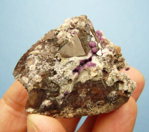 Fluorite on Quartz<br />Riemvasmaak pegmatites, Orange river area, Kakamas, ZF Mgcawu District, Northern Cape Province, South Africa<br />53 x 45 x 33 mm<br /> (Author: Pierre Joubert)