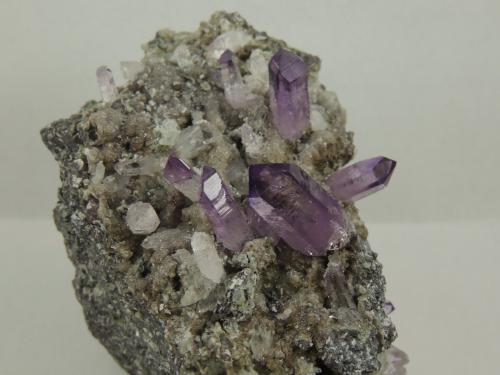 Quartz (var. Amethyst)<br />Cerro de la Concordia, Piedra Parada (Las Vigas), Municipio Tatatila, Veracruz (Veracruz de Ignacio de la Llave), Mexico<br />9.5 x 7.1 x 5.7 centimeters<br /> (Author: Ricardo Melendez)