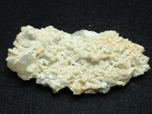 Fluorita con calcita<br />Pedrera Berta, Turó de Can Domènech, Serra de Roques Blanques, Sant Cugat del Vallès-El Papiol, Comarca Vallès Occidental / Baix Llobregat, Barcelona, Cataluña / Catalunya, España<br />5 x 3 x 1 cm<br /> (Autor: karbu8)