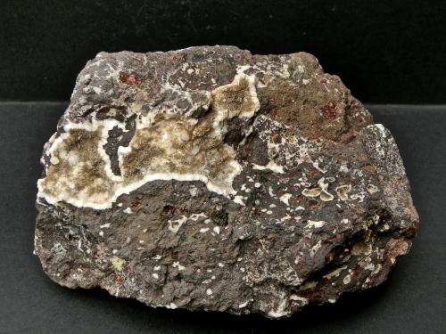 Natrolita y Mesolita.<br />Montaña Blanca-Pueblo de Agaete, Agaete, Gran Canaria, Provincia de Las Palmas, Canarias, España<br />10 x 7 x 6 cm<br /> (Autor: María Jesús M.)