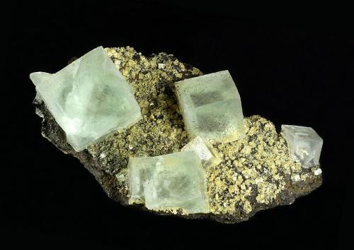 Fluorite<br />Xianghualing Mine, Xianghualing Sn-polymetallic ore field, Linwu, Chenzhou Prefecture, Hunan Province, China<br />130.0 x 80.0 x 40.0 mm<br /> (Author: GneissWare)