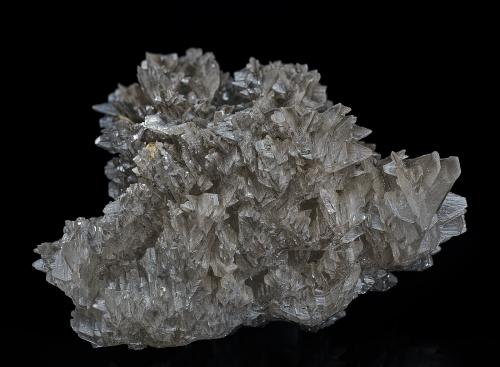 Cerussite<br />Nakhlak Mine, Madan-e Nakhlak, Anarak District, Nain, Isfahan Province, Iran<br />7.4 x 5.0 cm<br /> (Author: am mizunaka)