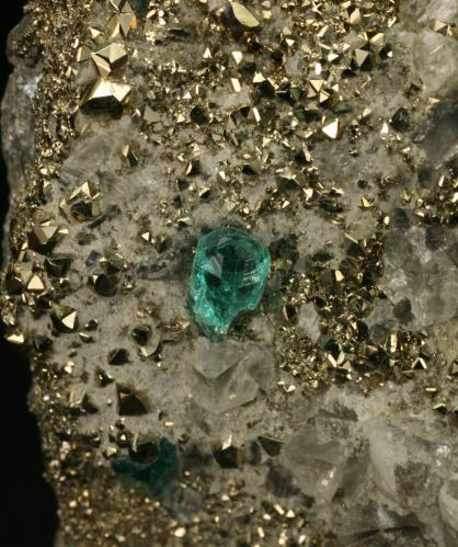 Beryl (variety emerald), Calcite, Pyrite<br />Chivor mining district, El Acuario Mine, Municipio Chivor, Eastern Emerald Belt, Boyacá Department, Colombia<br />xl=5mm<br /> (Author: Fiebre Verde)