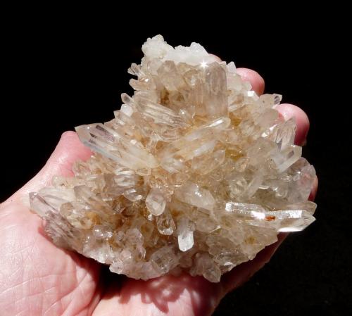 Quartz<br />Ceres, Warmbokkeveld Valley, Ceres, Valle Warmbokkeveld, Witzenberg, Cape Winelands, Western Cape Province, South Africa<br />Hands for size.<br /> (Author: Pierre Joubert)