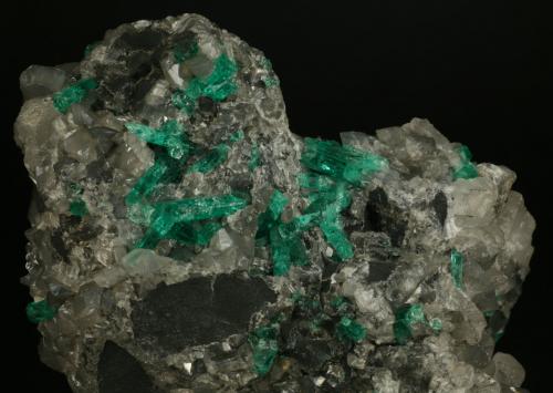 Beryl (variety emerald), Calcite<br />La Pita mining district, Municipio Maripí, Western Emerald Belt, Boyacá Department, Colombia<br />Detail<br /> (Author: Fiebre Verde)