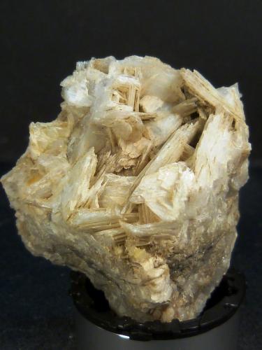 Baritina<br />Concesión Minerama II, Urbanización Puente Tablas, Jaén ciudad, Jaén, Comarca Metropolitana de Jaén, Andalucía, España<br />5 x 5 x 4 cm.<br /> (Autor: Felipe Abolafia)
