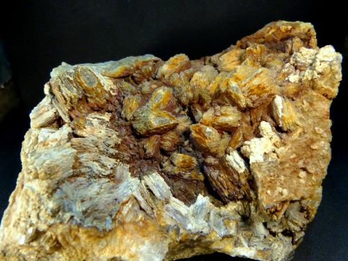 Baritina<br />Concesión Minerama II, Urbanización Puente Tablas, Jaén ciudad, Jaén, Comarca Metropolitana de Jaén, Andalucía, España<br />14 x 8 x 10 cm.<br /> (Autor: Felipe Abolafia)