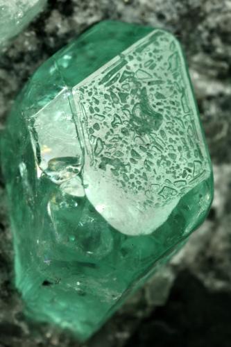 Beryl (variety emerald), Calcite, Pyrite<br />Muzo mining district, La Pava Mine, Quípama, Municipio Muzo, Western Emerald Belt, Boyacá Department, Colombia<br />xl=7mm<br /> (Author: Fiebre Verde)