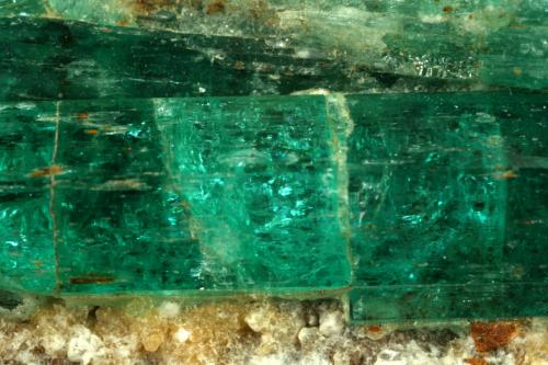 Beryl (variety emerald), Calcite, Albite<br />Kamar Safed outcrop (Kamar Saphed), Khenj emerald area, Khenj District, Panjshir Province, Afghanistan<br />125x40x60mm, main xl=42mm<br /> (Author: Fiebre Verde)