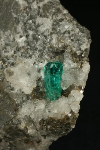 Beryl (variety emerald), Calcite, Pyrite<br />Chivor mining district, Municipio Chivor, Eastern Emerald Belt, Boyacá Department, Colombia<br />Detail - xl=9mm<br /> (Author: Fiebre Verde)