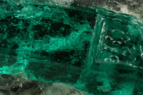 Beryl (variety emerald), Calcite<br />La Pita mining district, Municipio Maripí, Western Emerald Belt, Boyacá Department, Colombia<br />40mm across, xl=15mm<br /> (Author: Fiebre Verde)