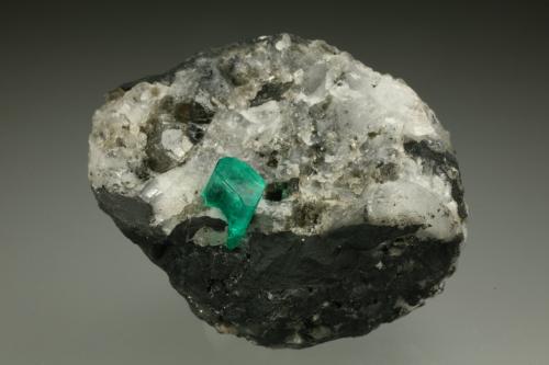 Beryl (variety emerald), Calcite, Pyrite<br />Chivor mining district, Municipio Chivor, Eastern Emerald Belt, Boyacá Department, Colombia<br />35x45mm, xl=6mm<br /> (Author: Fiebre Verde)