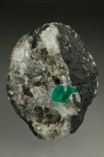 Beryl (variety emerald), Calcite, Pyrite<br />Chivor mining district, Municipio Chivor, Eastern Emerald Belt, Boyacá Department, Colombia<br />35x45mm, xl=6mm<br /> (Author: Fiebre Verde)