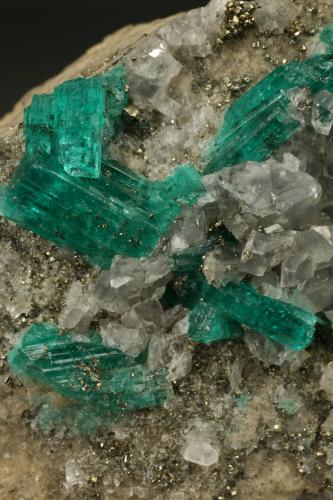 Beryl (variety emerald), Calcite, Pyrite<br />Chivor mining district, Municipio Chivor, Eastern Emerald Belt, Boyacá Department, Colombia<br />42x48x20mm - Detail<br /> (Author: Fiebre Verde)