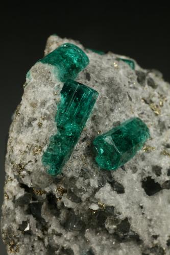 Beryl (variety emerald), Calcite, Pyrite<br />Chivor mining district, Municipio Chivor, Eastern Emerald Belt, Boyacá Department, Colombia<br />Detail<br /> (Author: Fiebre Verde)