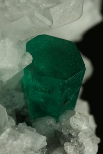 Beryl (variety emerald), Calcite, Parisite<br />Muzo mining district, Western Emerald Belt, Boyacá Department, Colombia<br />70x45x50mm - Detail<br /> (Author: Fiebre Verde)