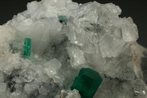 Beryl (variety emerald), Calcite, Parisite<br />Muzo mining district, Western Emerald Belt, Boyacá Department, Colombia<br />70x45x50mm - Detail<br /> (Author: Fiebre Verde)