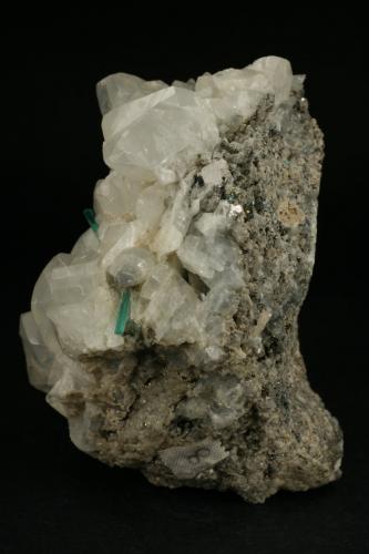 Molibdenita<br />Roca del Turó Mine, Costabona Mt., Espinavell (Espinabell), Molló, Comarca Ripollès, Gerona / Girona, Catalonia / Catalunya, Spain<br />4 x 4 x 3 cm<br /> (Autor: karbu8)
