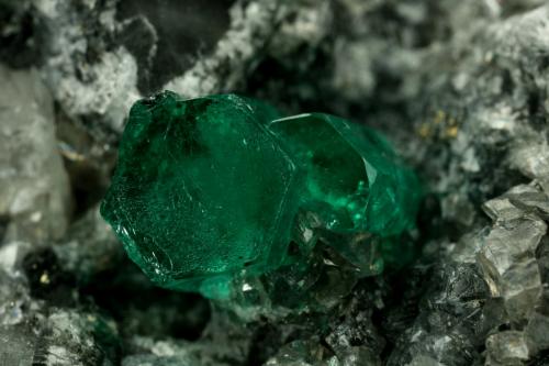 Beryl (variety emerald), Calcite, Pyrite<br />La Pita mining district, Municipio Maripí, Western Emerald Belt, Boyacá Department, Colombia<br />xl=11mm<br /> (Author: Fiebre Verde)