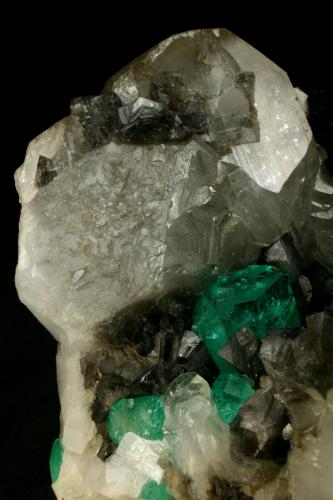 Beryl (variety emerald), Calcite<br />Coscuez mining district, Municipio San Pablo de Borbur, Western Emerald Belt, Boyacá Department, Colombia<br />125x125x85mm<br /> (Author: Fiebre Verde)