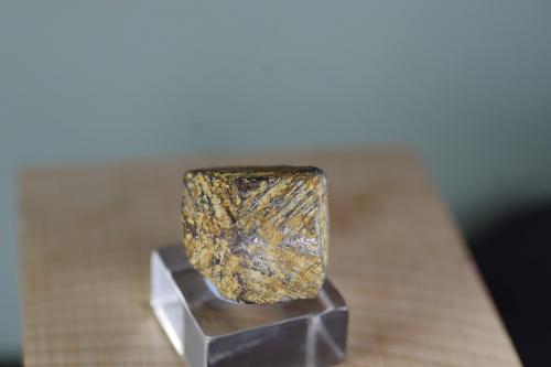 Rutilo (variedad ilmenorutilo)<br />Madagascar<br />27x21x19 mm<br /> (Autor: Juan María Pérez)