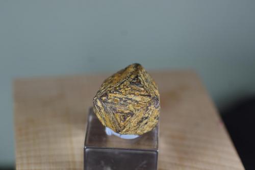 Rutilo (variedad ilmenorutilo)<br />Madagascar<br />27x21x19 mm<br /> (Autor: Juan María Pérez)
