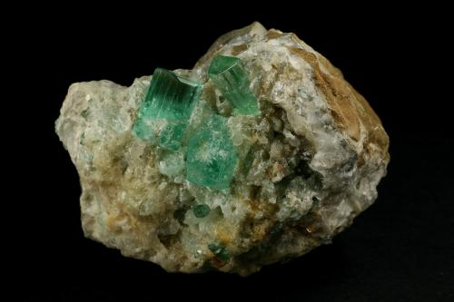 Beryl (variety emerald), Calcite<br />Chivor mining district, Municipio Chivor, Eastern Emerald Belt, Boyacá Department, Colombia<br />52mm across<br /> (Author: Fiebre Verde)