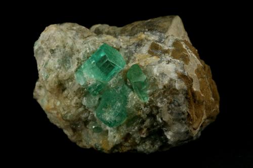 Beryl (variety emerald), Calcite<br />Chivor mining district, Municipio Chivor, Eastern Emerald Belt, Boyacá Department, Colombia<br />52mm across<br /> (Author: Fiebre Verde)