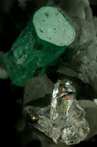 Beryl (variety emerald), Calcite, Quartz<br />La Pita mining district, Municipio Maripí, Western Emerald Belt, Boyacá Department, Colombia<br />Emerald crystal is 11mm long<br /> (Author: Fiebre Verde)