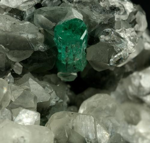 Beryl (variety emerald), Calcite, Quartz<br />La Pita mining district, Municipio Maripí, Western Emerald Belt, Boyacá Department, Colombia<br />Emerald crystal is 11mm long<br /> (Author: Fiebre Verde)