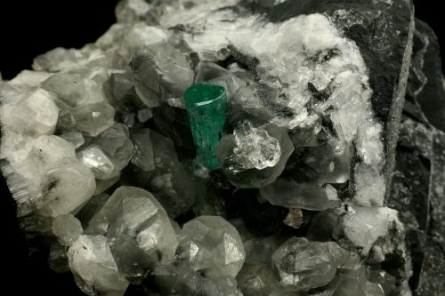 Beryl (variety emerald), Calcite, Quartz<br />La Pita (distrito minero), Municipio Maripí, Cinturón Esmeraldífero Occidental, Departamento Boyacá, Colombia<br />Emerald crystal is 11mm long<br /> (Author: Fiebre Verde)