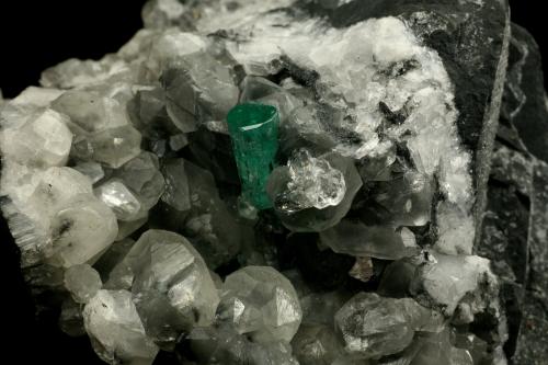 Beryl (variety emerald), Calcite, Quartz<br />La Pita mining district, Municipio Maripí, Western Emerald Belt, Boyacá Department, Colombia<br />Emerald crystal is 11mm long<br /> (Author: Fiebre Verde)