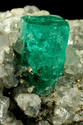 Beryl (variety emerald), Calcite, Pyrite<br />Muzo mining district, Western Emerald Belt, Boyacá Department, Colombia<br />xl=14mm<br /> (Author: Fiebre Verde)