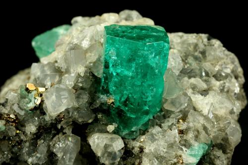 Beryl (variety emerald), Calcite, Pyrite<br />Muzo mining district, Western Emerald Belt, Boyacá Department, Colombia<br />xl=14mm<br /> (Author: Fiebre Verde)