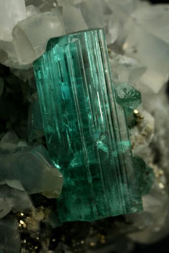 Beryl (variety emerald), Calcite, Pyrite<br />Chivor mining district, Municipio Chivor, Eastern Emerald Belt, Boyacá Department, Colombia<br />40x42x42mm, xl=18mm<br /> (Author: Fiebre Verde)