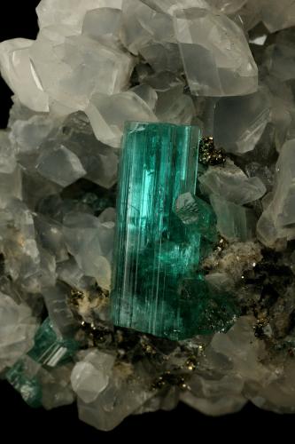 Beryl (variety emerald), Calcite, Pyrite<br />Chivor mining district, Municipio Chivor, Eastern Emerald Belt, Boyacá Department, Colombia<br />40x42x42mm, xl=18mm<br /> (Author: Fiebre Verde)