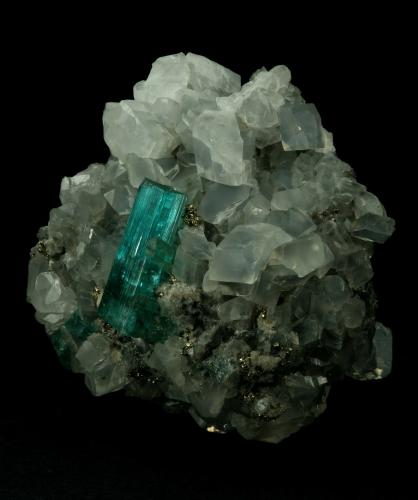 Beryl (variety emerald), Calcite, Pyrite<br />Chivor mining district, Municipio Chivor, Eastern Emerald Belt, Boyacá Department, Colombia<br />40x42x42mm, xl=18mm<br /> (Author: Fiebre Verde)