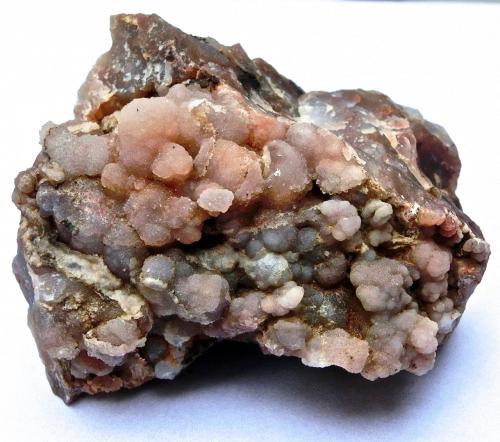 Cuarzo (variedad calcedonia)<br />Costa de Agaete, Agaete, Gran Canaria, Provincia de Las Palmas, Canarias, España<br />4 x 3,5 x 3 cm<br /> (Autor: María Jesús M.)