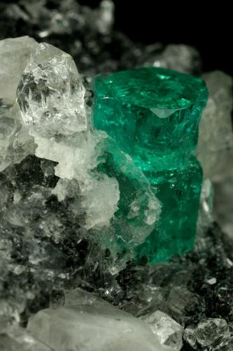 Beryl (variety emerald), Calcite, Quartz<br />Muzo mining district, Western Emerald Belt, Boyacá Department, Colombia<br />60x46x42mm, xl=13mm<br /> (Author: Fiebre Verde)