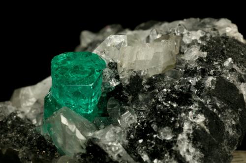 Beryl (variety emerald), Calcite, Quartz<br />Muzo mining district, Western Emerald Belt, Boyacá Department, Colombia<br />60x46x42mm, xl=13mm<br /> (Author: Fiebre Verde)