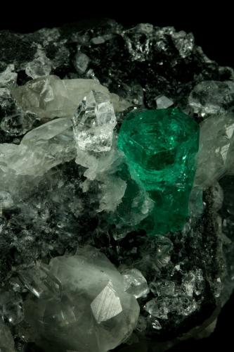 Beryl (variety emerald), Calcite, Quartz<br />Muzo mining district, Western Emerald Belt, Boyacá Department, Colombia<br />60x46x42mm, xl=13mm<br /> (Author: Fiebre Verde)