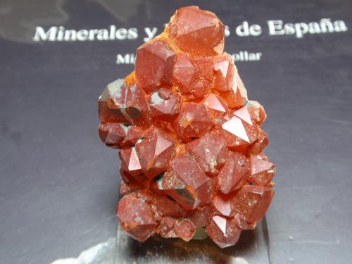 Cuarzo (variedad cuarzo hematoide)<br />Mina Hozarco, Monte Santa Catalina, Desfiladero de la Hermida, Piñeres, Peñarrubia, Comarca Saja-Nansa, Cantabria, España<br />40x55 mm<br /> (Autor: Ignacio)