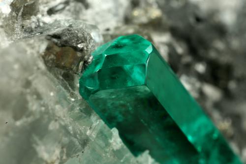 Beryl (variety emerald), Calcite, Pyrite<br />Coscuez mining district, Municipio San Pablo de Borbur, Western Emerald Belt, Boyacá Department, Colombia<br />43x38x50mm,  xl=11mm<br /> (Author: Fiebre Verde)