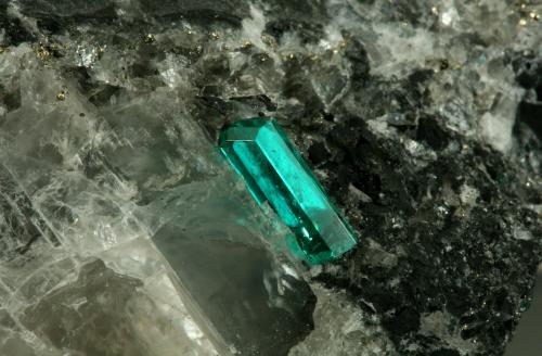 Beryl (variety emerald), Calcite, Pyrite<br />Coscuez mining district, Municipio San Pablo de Borbur, Western Emerald Belt, Boyacá Department, Colombia<br />43x38x50mm,  xl=11mm<br /> (Author: Fiebre Verde)