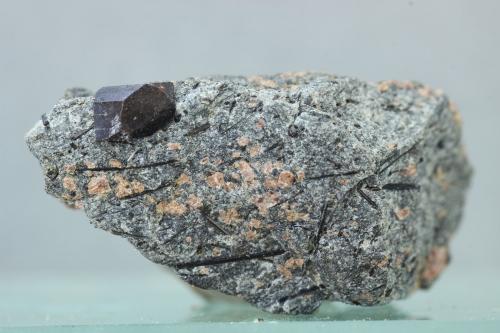 Lorenzenita<br />Macizo Lovozero, Península Kola, Murmanskaja Oblast, Región del Norte, Rusia<br />32x16 mm<br /> (Autor: Juan Espino)